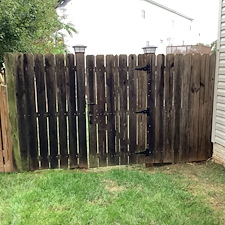 Wood-Fence-Cleaning-and-Restoration 3