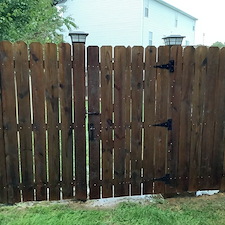 Wood-Fence-Cleaning-and-Restoration 4