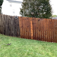 Wood-Fence-Cleaning-and-Restoration 5
